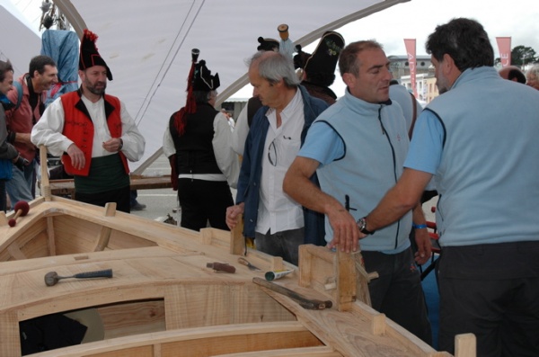 Festa no stand galego, na carpa da construción da dorna